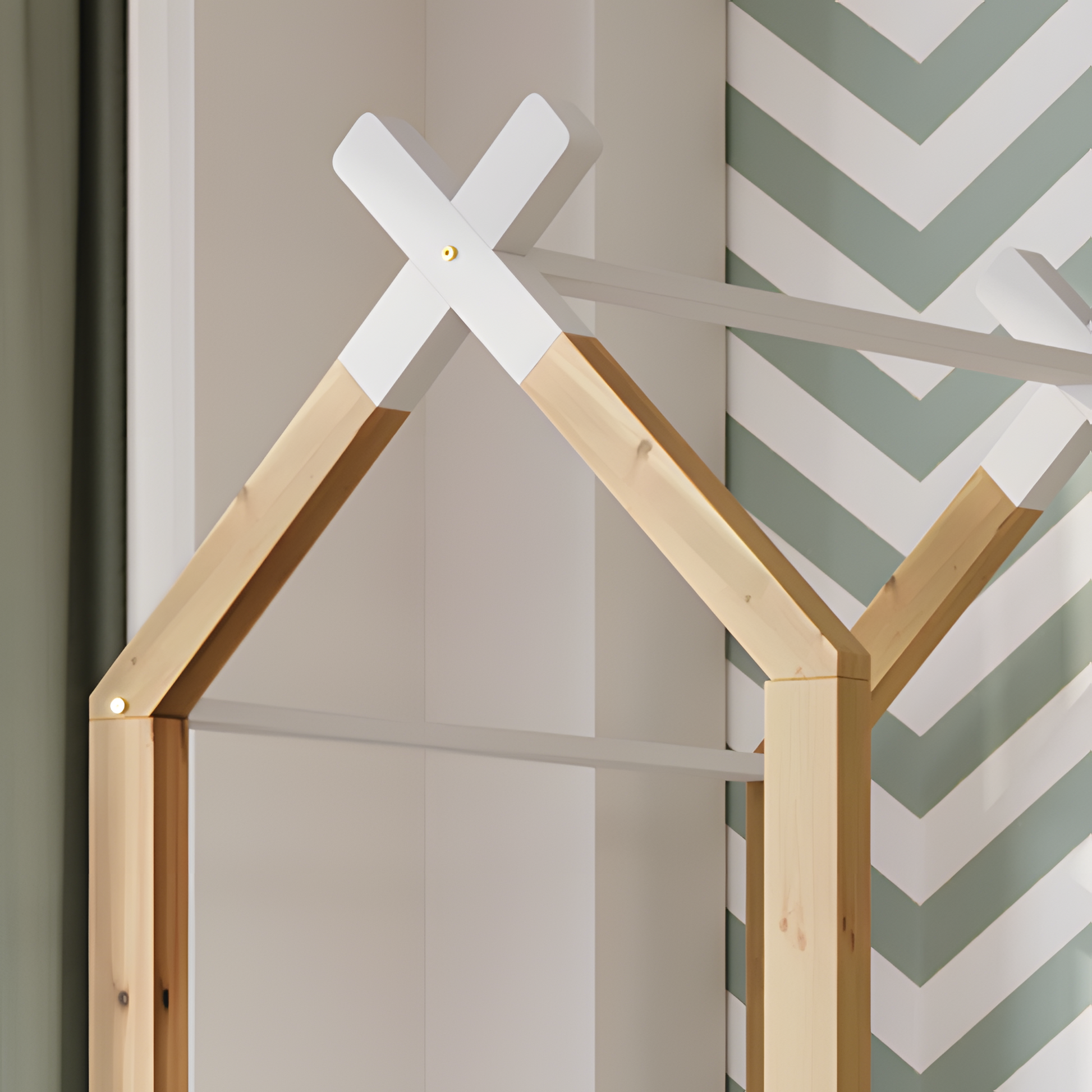 Kinderbett „LUNO“ – Baumhaus-Hochbett mit Tafel & Stauraum 🌳
