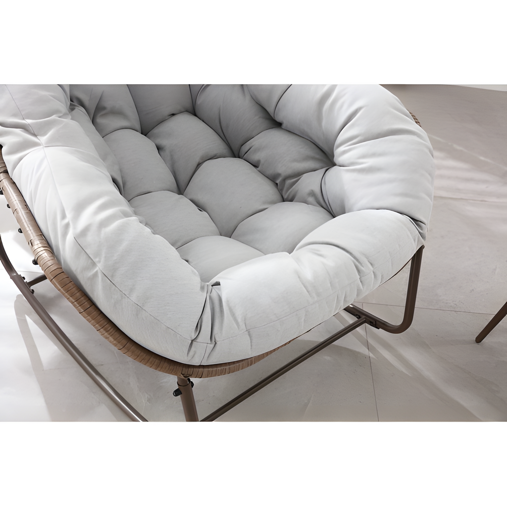 „NORDLOUNGE“ – Outdoor Wicker Schaukelstuhl mit Polsterung