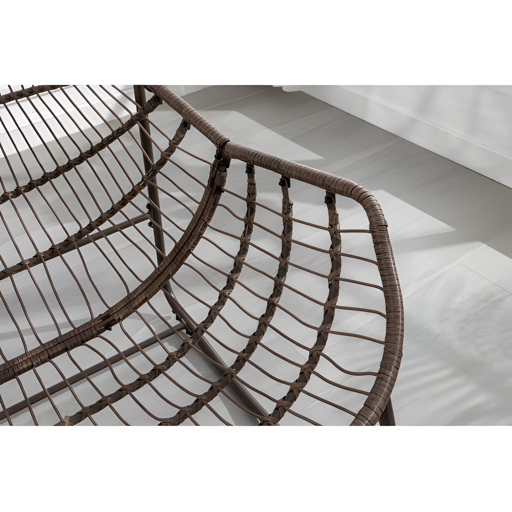 „NORDLOUNGE“ – Outdoor Wicker Schaukelstuhl mit Polsterung